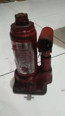 dongkrak mobil siap pakai nego cod rungkut ok gan
