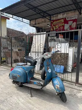 Vespa Super 1977 pajek On plat H