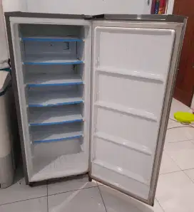 Freezer Berdiri LG 6 Rak . Second . Orisinil .