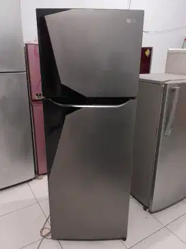 Kulkas 2 Pintu LG . Second . Normal .