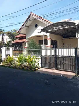 Disewakan Rumah Lokasi Strategis Semolowaru dekat MERR Surabaya