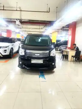 Toyota Nav1 2.0 V Limited 2015/2014