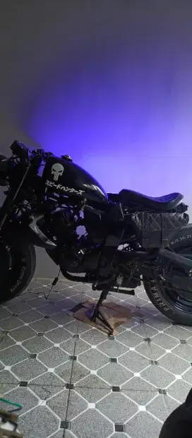 Motor custom bobber Jok Lipat