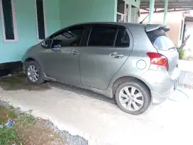 Dijual Yaris E tahun 2011 manual full ori