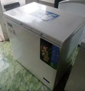 Freezer Box / Chest Freezer.
Merk RSA CF - 210.