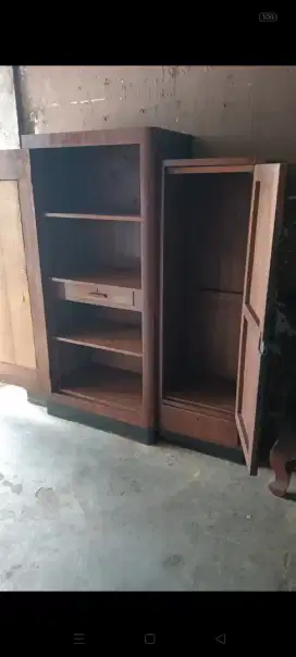 Lemari jati tua antik