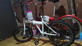 2 Sepeda Lipat Siap Gowes