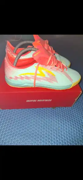 sepatu futsal specs