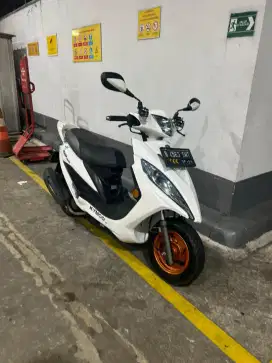 Kymco GP 125 CC /White Colour