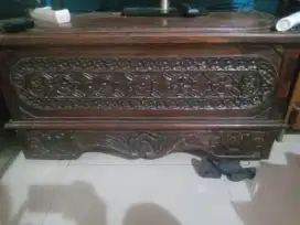 Meja ukir antik bisa dbuka simpen barang kisanak