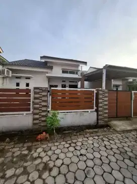 Di jual.Rumah lengkap dengan isinya di tengah Kota