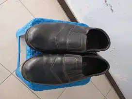 Sepatu kulit indoor/outdoor