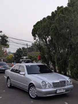 Mercedes-Benz E230 1997 Bensin
