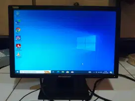 Monitor Komputer 19 Inch Merk Lenovo Thinkvision Mulus Normal.