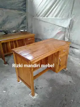 Meja kantor kayu jati