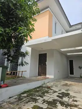 Dijual Rumah Premier Park 1, Modernland LT 200m2 SHM