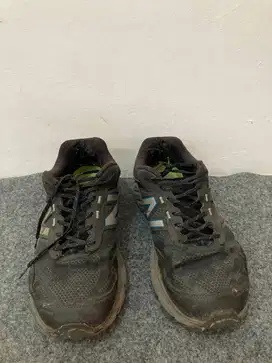 Jual Sepatu Gunung Size 42 Kondisi Seadanya