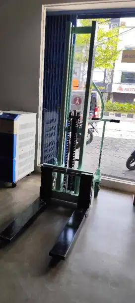 Manual Stacker SH1000-16 , Untuk Keperluan industri/ logistik anda