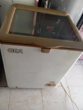 Frezeer box bekas Mer GEA kap 100 liter dingin beku merata
