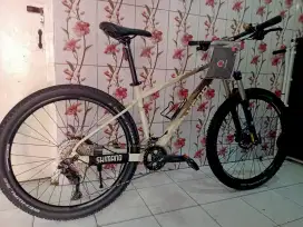 Sepeda MTB Polygon Xtrada 6,Full Alloy,27.5,Deore 22Speed,Rem Hidrolik