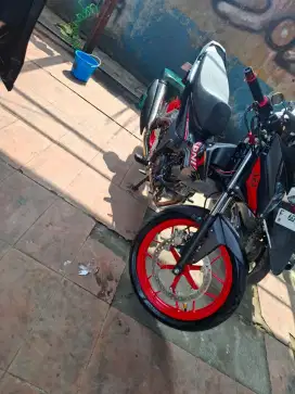 Dijual motor honda sonic 2023 kondisi istimewa (simpanan)
