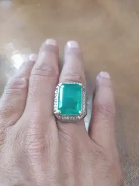 Batu Zamrud Jumbo