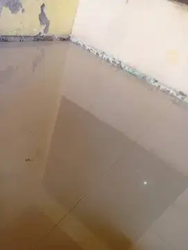 Tukang pasang granit lantai