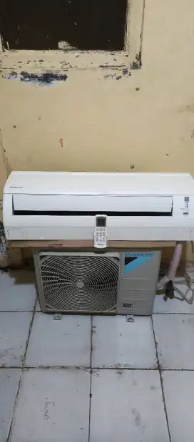AC Daikin 1/2 PK + pasang,mulus,ori,komplit