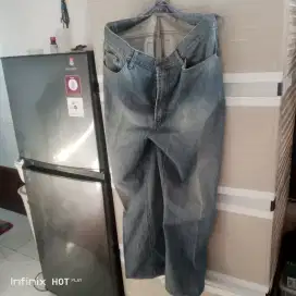 Celana jeans warna blue wash