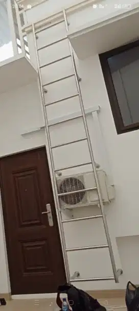 Tangga dingding stanlis asli