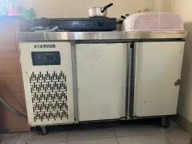 Chiller meja bekas
