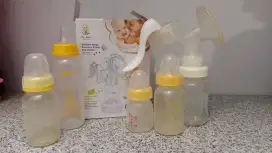 Manual Breast Pump dan 4 Botol Susu