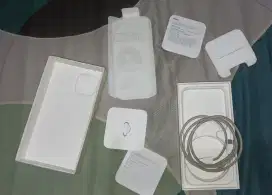 Kardus Iphone 15 hitam biasa