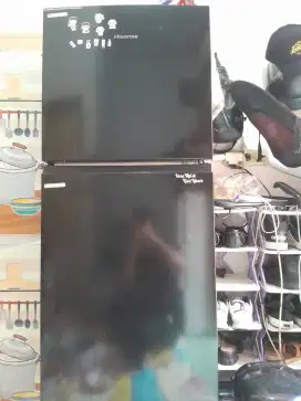 Kulkas 2 pintu merk Hisense
