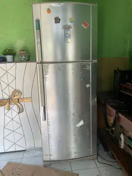 kulkas sharp 2 pintu