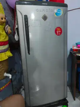 Dijual lemari es Thosiba 1 pintu