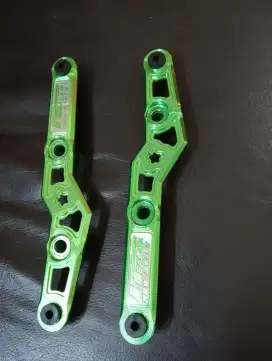 BRAKET WINSHIELD XMAX