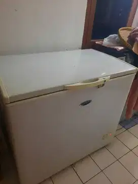 frezzer box merk frigigate 200ltr second