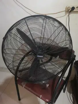 Kipas Angin besi dan besar Krisbow