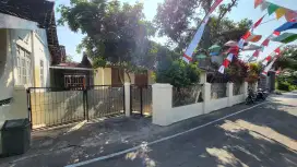 Rumah tinggal luas 525m halaman luas