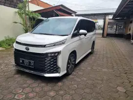 Toyota Voxy 2.0 TSS AT 2022