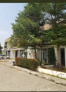 jual rumah Harga Lelang di komplek Spring Mansion Cinere depok