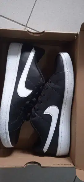 Sepatu nike original Size 42 / 27,5cm ada kotak