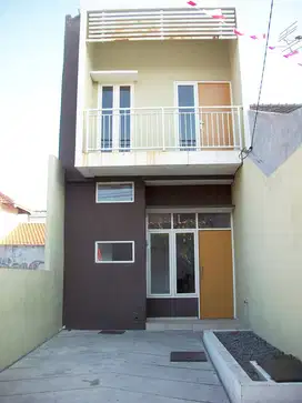 Dijual Rumah  2 lantai di Gayungan di surabaya