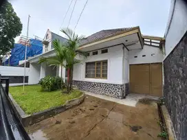 Rumah lama terawat sayap riau Cihapit bandung kota cocok untuk usaha