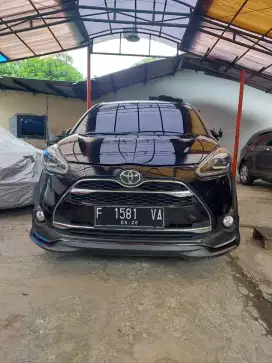 Toyota sienta Q