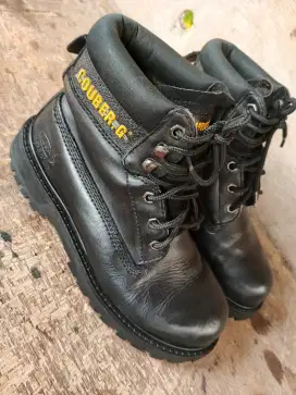 Jual sepatu boots gunung couber size 41 second original bisa byr cod