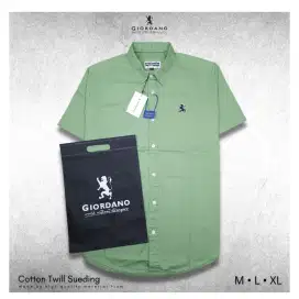 Kemeja polos lengan pendek terkiji