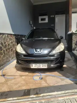 Peugeot 207 thn 2011 matic