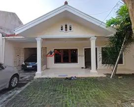 Rumah Siap Huni Satu Lantai Halaman Luas Dekat  MRT Cipete
